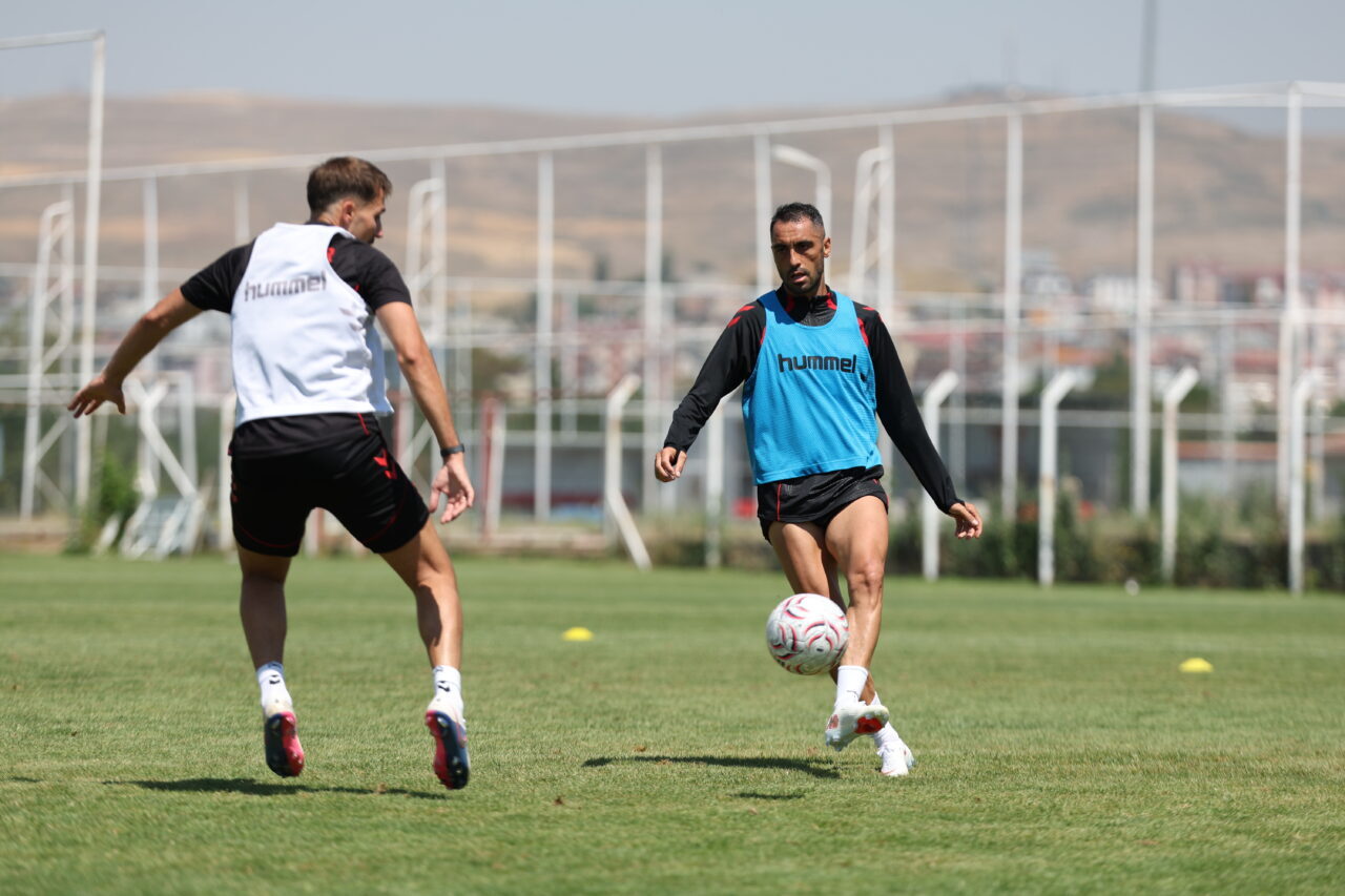 SİVAS (AA) – Trendyol 1. Lig ekiplerinden Ekenler Beton Sivasspor'da