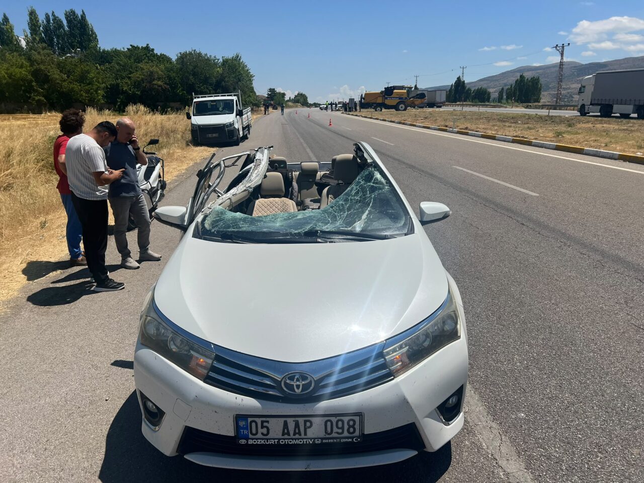 SİVAS (AA) – Sivas'ın Akıncılar ilçesinde biçerdöverle çarpışan otomobildeki 3