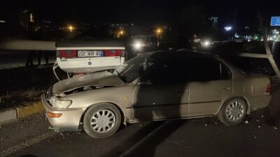 SİVAS (AA) – Sivas'ta iki otomobilin çarpışması sonucu yaralanan 6