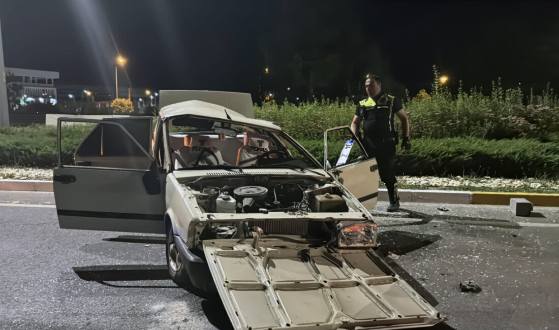 SİVAS (AA) – Sivas'ta otomobilin devrilmesi sonucu 1'i ağır, 3