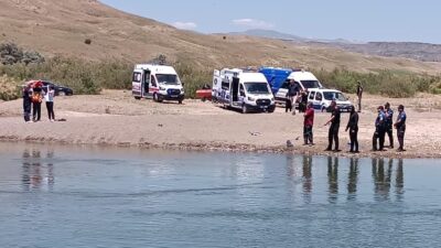 SİVAS (AA) – Sivas'ın Gemerek ilçesinde, Kızılırmak'ta akıntıya kapılan 3