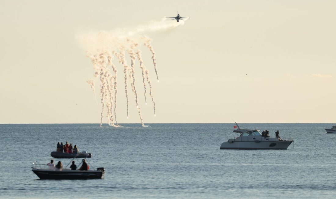 ZONGULDAK (AA) – Türk Hava Kuvvetlerinin akrobasi timi SOLOTÜRK, Zonguldak'ta