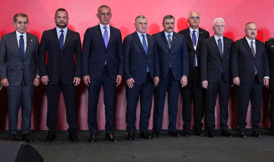 - "Sporun marka değerini yükseltmemiz lazım. Tribünlerde olay olan, sahaya