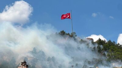 KÜTAHYA (AA) – Tarihi Kütahya Kalesi'ndeki ağaçlık ve otluk alanda