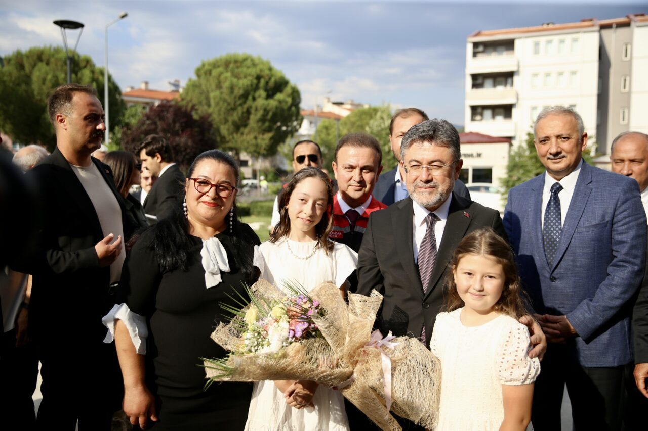 - "Üç tarafı denizlerle çevrili bu ülkede su ürünleri yetiştiriciliği