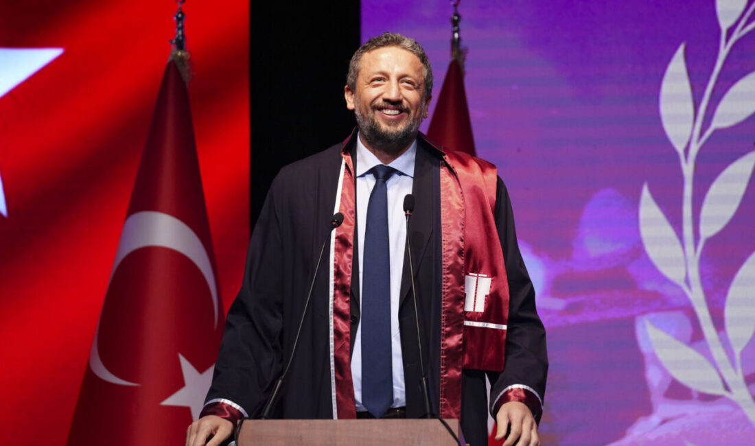 - Hidayet Türkoğlu:
"Üzerimdeki cübbenin sorumluluğunu hiçbir zaman unutmayacağım. Belki de