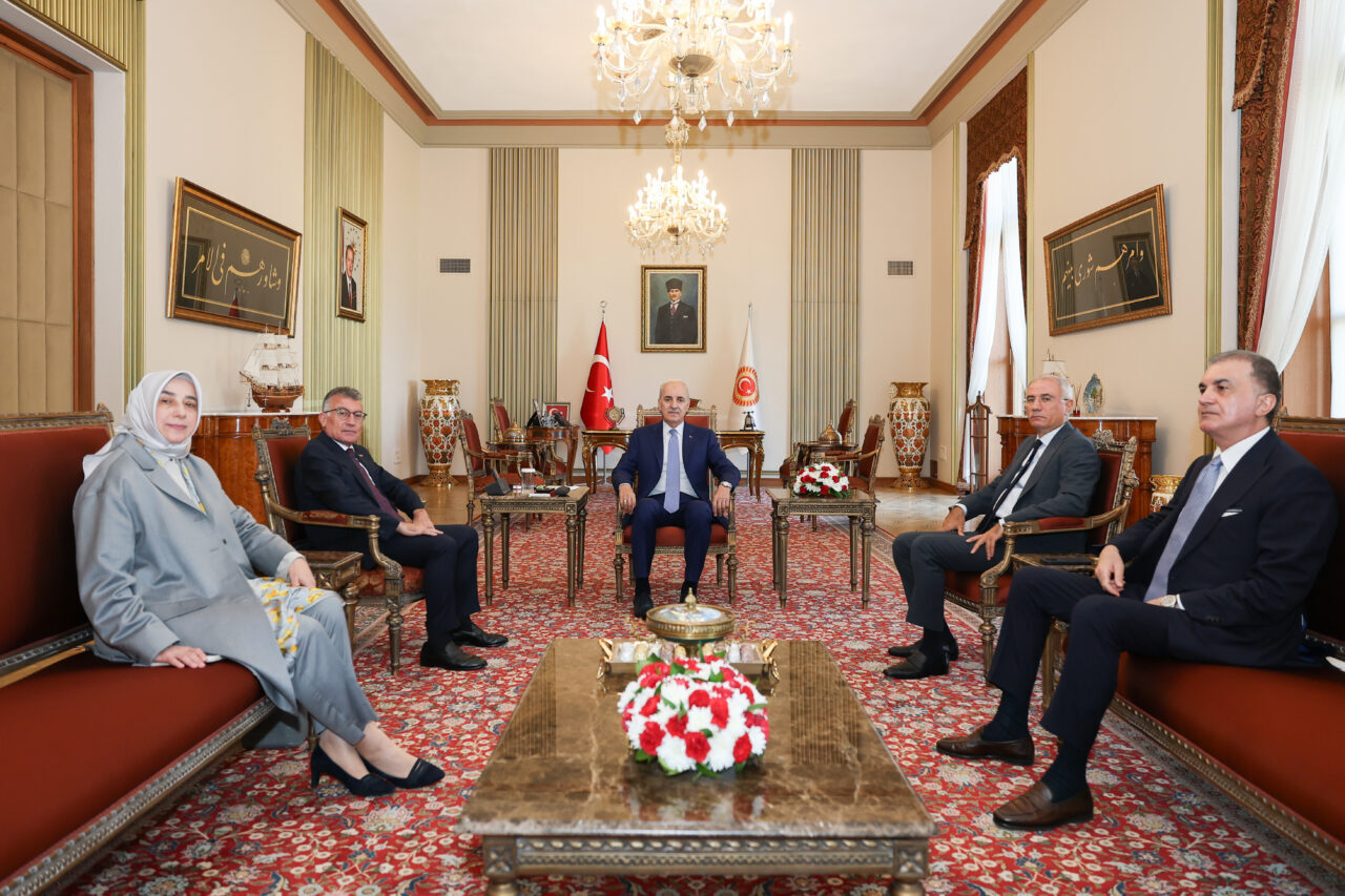 TBMM (AA) – TBMM Başkanı Numan Kurtulmuş, AK Parti heyetiyle