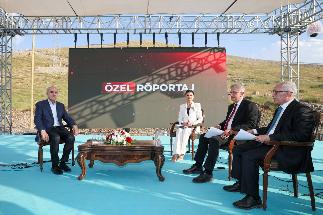 - "(Ankara'daki NATO Liderler Zirvesi) Yeniden NATO ittifakının geleceğine dair