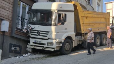 TEKİRDAĞ (AA) – Tekirdağ'da park halindeyken freni boşalan kamyon bir