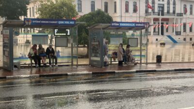 TEKİRDAĞ (AA) – Tekirdağ'da gök gürültülü sağanak, hayatı olumsuz etkiledi.