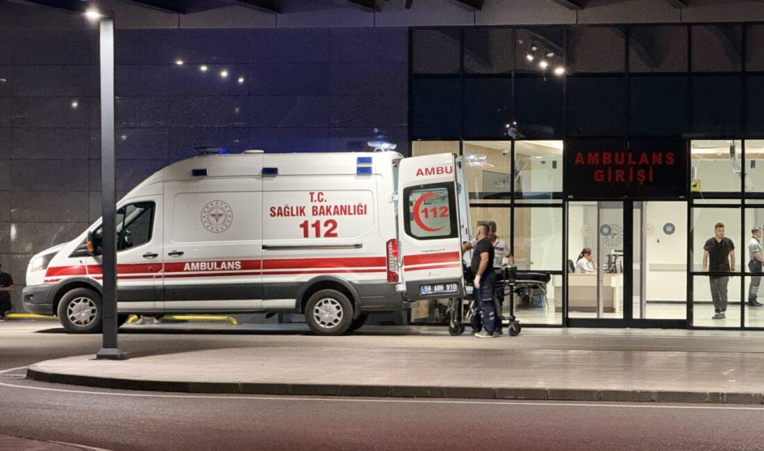 TEKİRDAĞ (AA) – Tekirdağ'ın Süleymanpaşa ilçesinde düzenlenen mevlit programında ikram