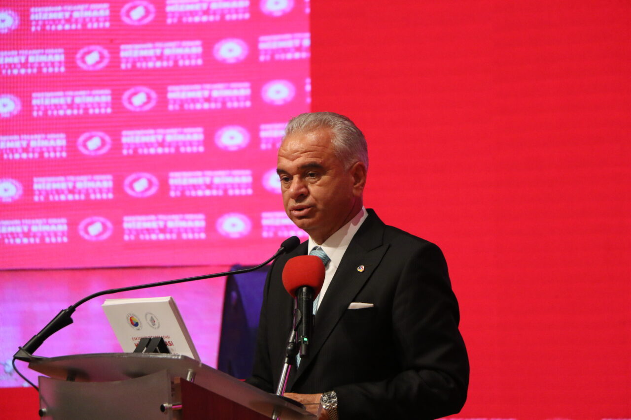 - "12 aylık ihracatımıza baktığımızda 278 milyar dolar eşiğini geçtiğimizi