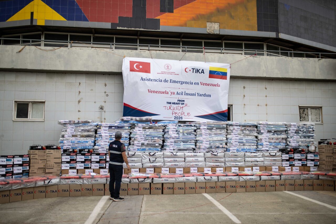 - Türkiye'nin Caracas Büyükelçisi Naci Aydan Karamanoğlu:
- "Bir kez daha