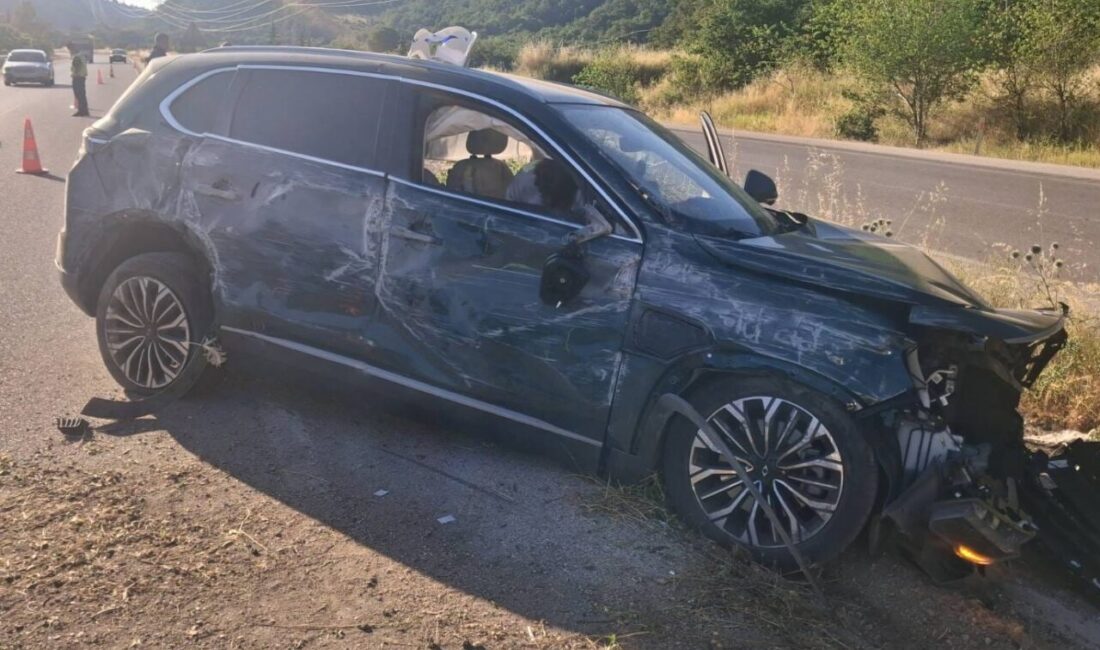 TOKAT (AA) – Tokat'ın Reşadiye ilçesinde cipin istinat duvarına çarpması