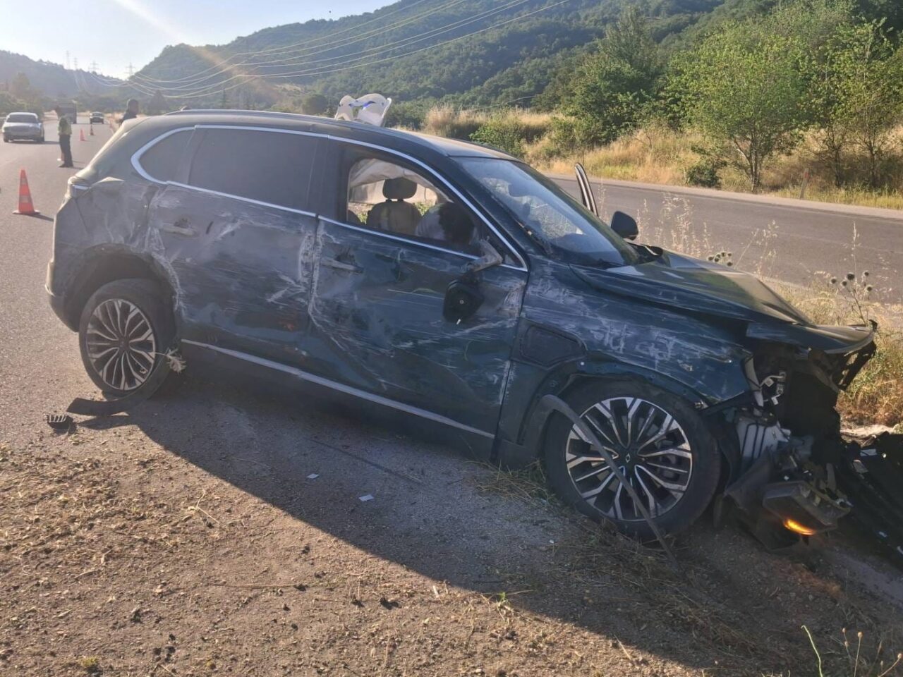 TOKAT (AA) – Tokat'ın Reşadiye ilçesinde cipin istinat duvarına çarpması