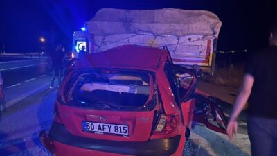 TOKAT (AA) – Tokat'ta otomobilin tıra arkadan çarpması sonucu yaralanan