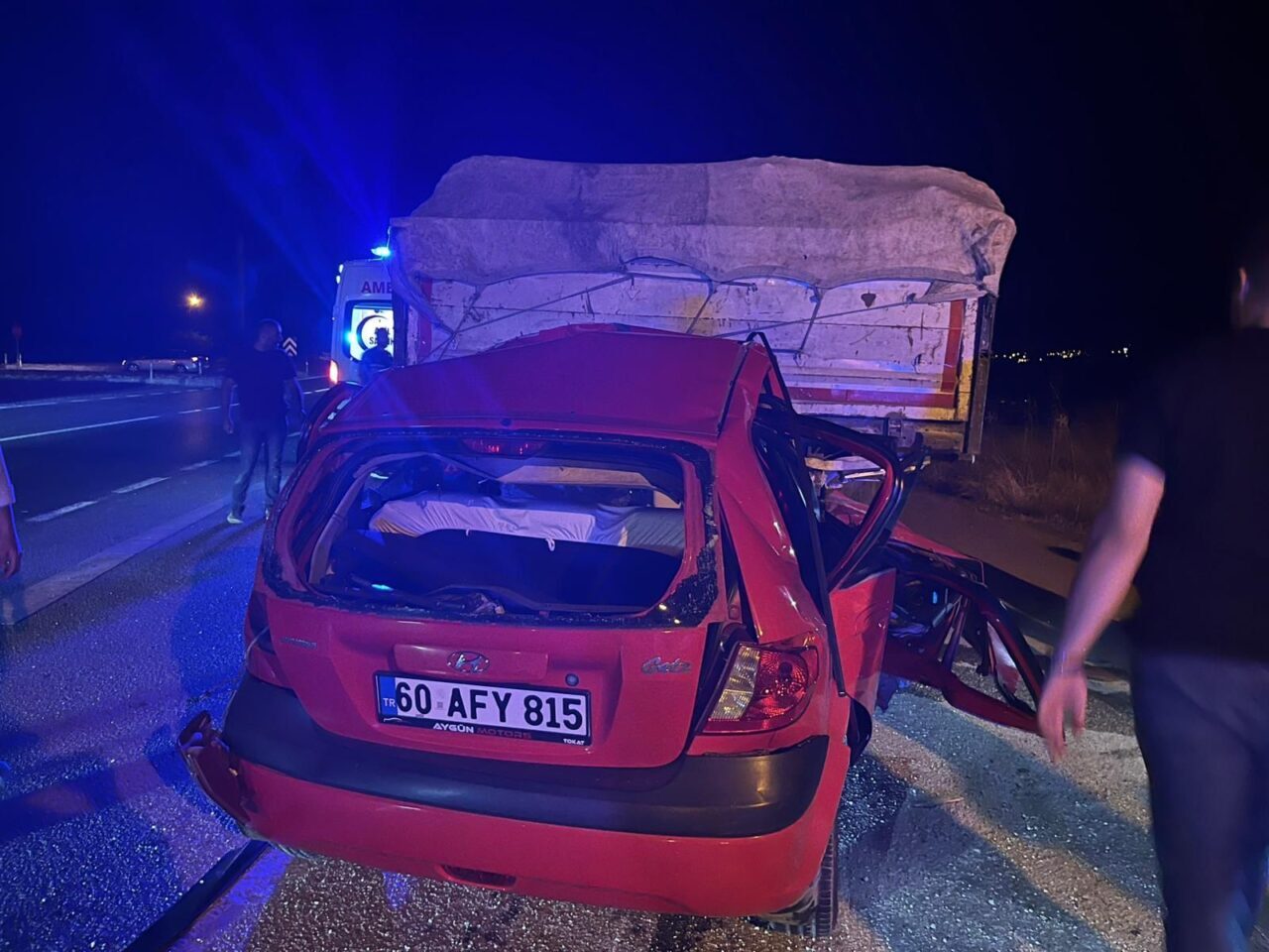 TOKAT (AA) – Tokat'ta otomobilin tıra arkadan çarpması sonucu yaralanan