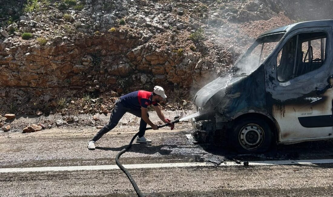 TOKAT (AA) – Tokat'ın Reşadiye ilçesinde yangın çıkan kamyonette hasar
