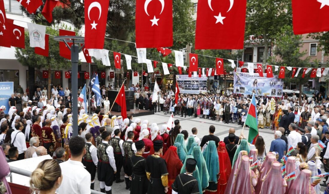 TRABZON (AA) – Trabzon'da "34. Uluslararası Akçaabat Müzik ve Halk