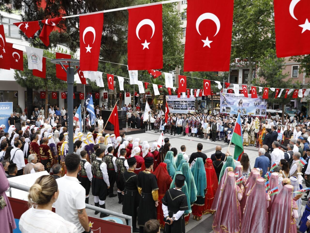 TRABZON (AA) – Trabzon'da "34. Uluslararası Akçaabat Müzik ve Halk