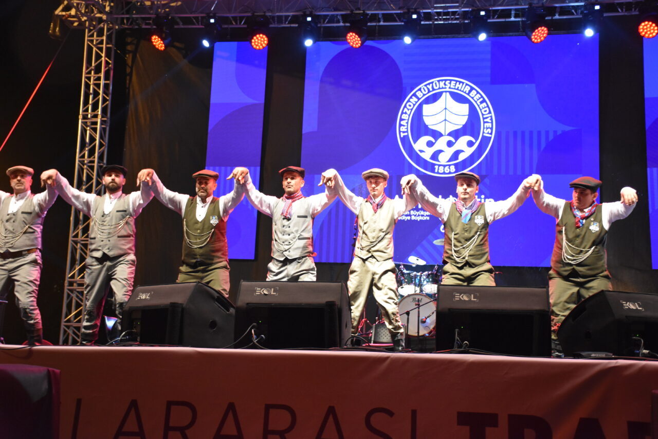 TRABZON (AA) – Trabzon'da 4. Uluslararası Horon ve Müzik Festivali,