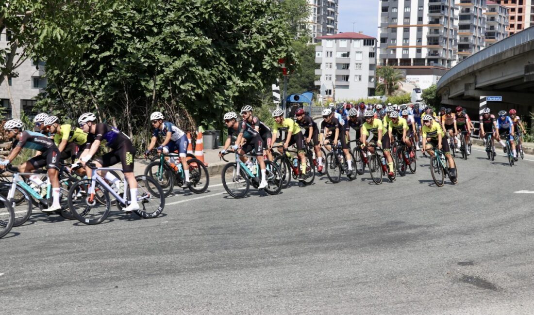 TRABZON (AA) – Trabzon'da düzenlenen 6. Arsin-Santa-Taşköprü Yol Bisiklet Yarışları