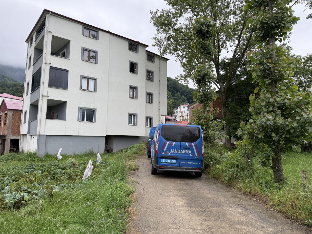 TRABZON (AA) – Trabzon'un Düzköy ilçesinde çıkan silahlı kavgada 1