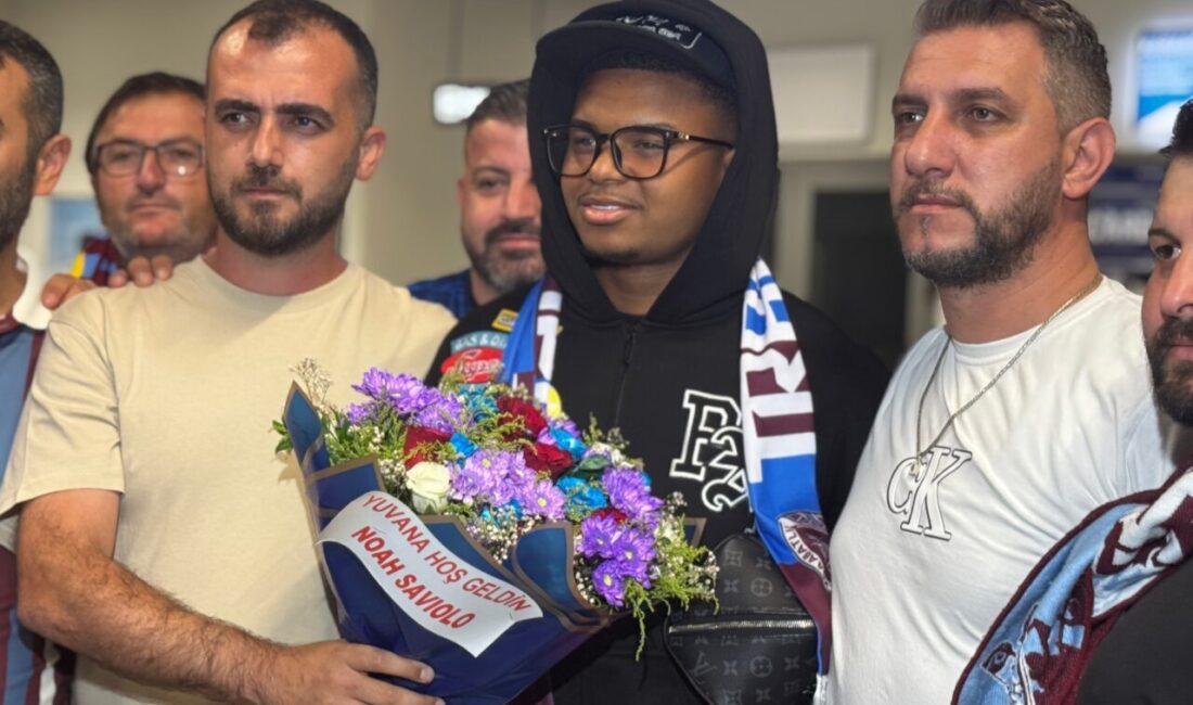 - Ukraynalı futbolcu Ruslan Malinovskyi:
- "Takım arkadaşlarıma örnek olma rolünü