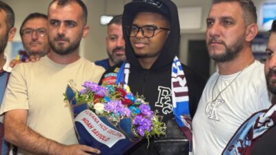 - Ukraynalı futbolcu Ruslan Malinovskyi:
- "Takım arkadaşlarıma örnek olma rolünü