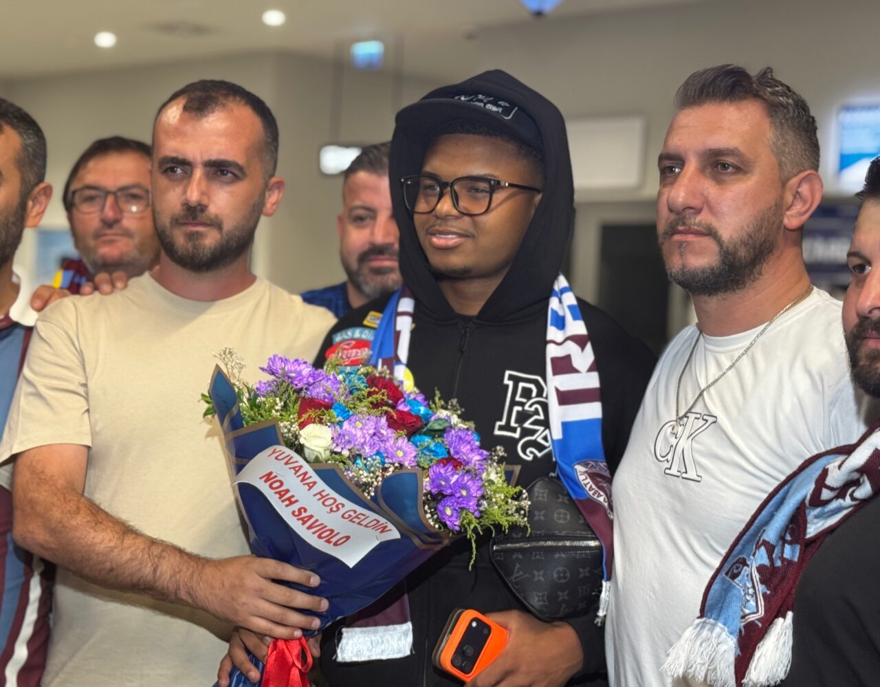 - Ukraynalı futbolcu Ruslan Malinovskyi:
- "Takım arkadaşlarıma örnek olma rolünü