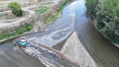 EDİRNE (AA) – Edirne'de su seviyesi düşen Tunca Nehri'nin yatağında