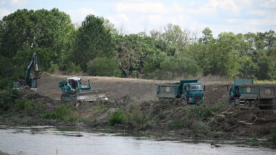 EDİRNE (AA) – Edirne'de Tunca Nehri'nde temizlik çalışması başlatıldı. DSİ