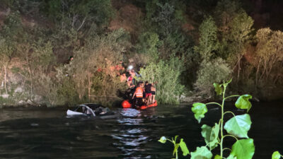 TUNCELİ (AA) – Tunceli'de yaklaşık 200 metrelik uçurumdan Munzur Çayı'na