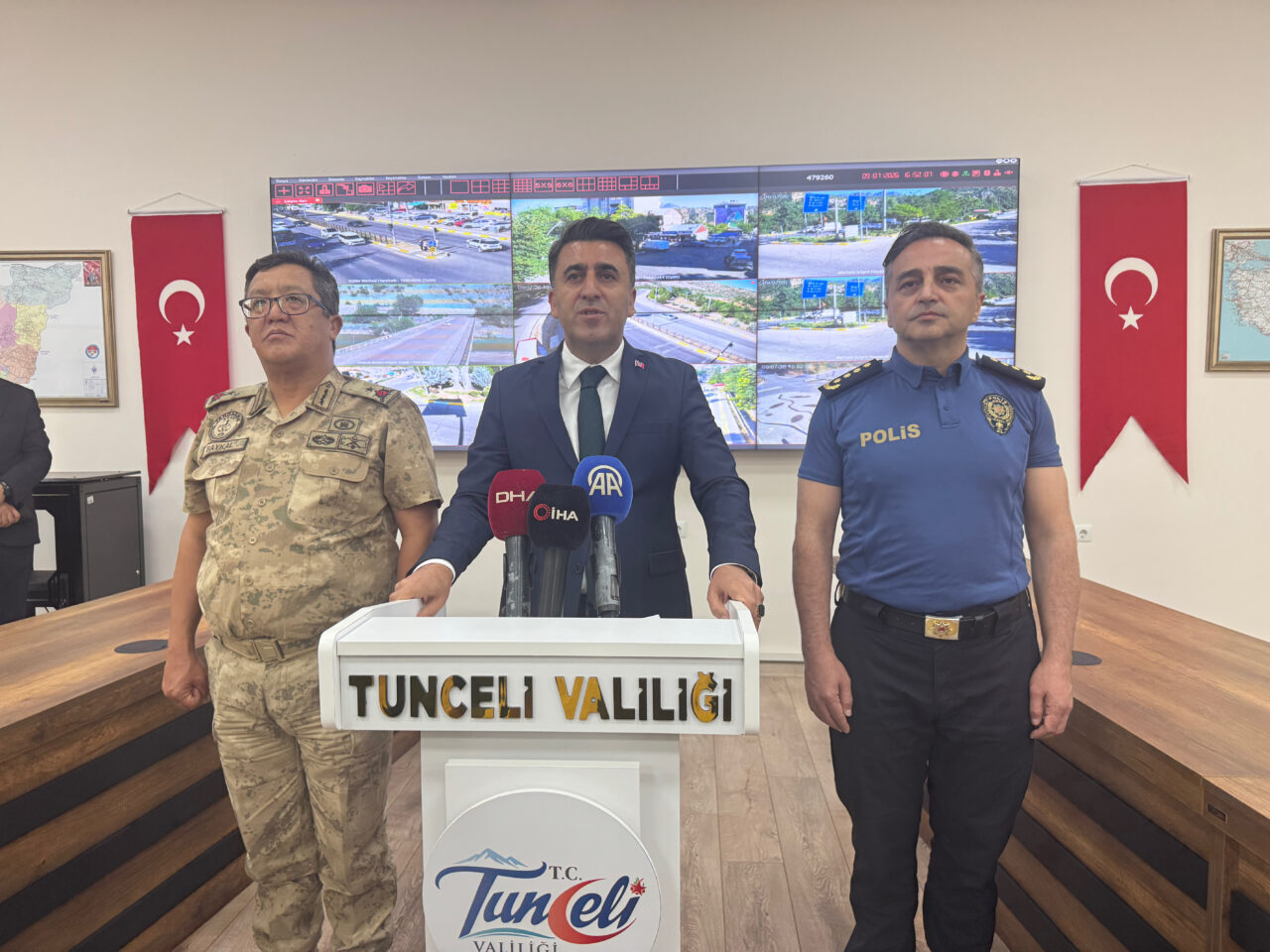 - Tunceli Valisi ve Belediye Başkan Vekili Şefik Aygöl:
- "Mayınlı