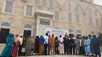 ABUJA (AA) – Türk hayır kurumlarından Aziz Mahmud Hüdayi Vakfı