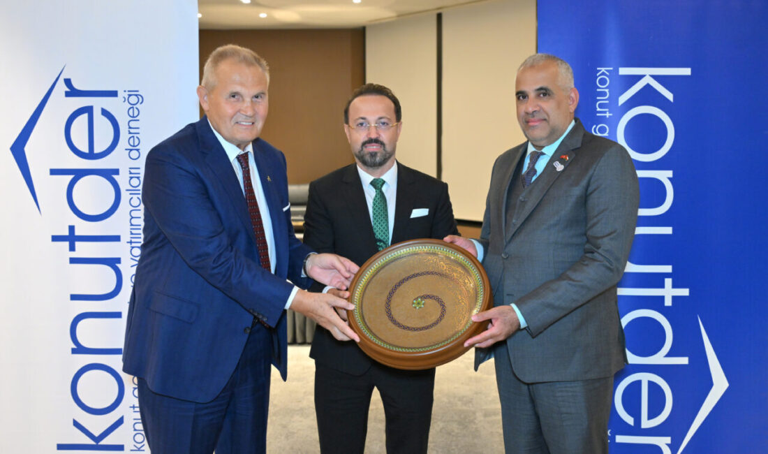 - Umman Sultanlığı İskan ve Şehircilik Bakanı Khalfan Al Shueili:
-