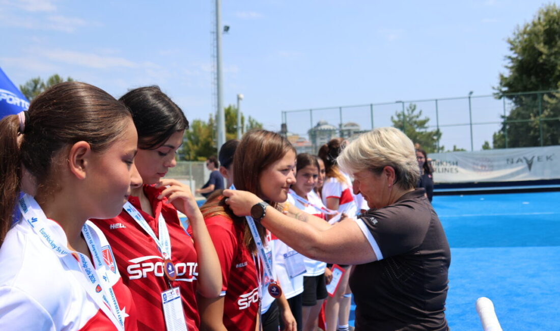 ANKARA (AA) – Türkiye'nin ev sahipliğinde Antalya'da düzenlenen Avrupa Hokey