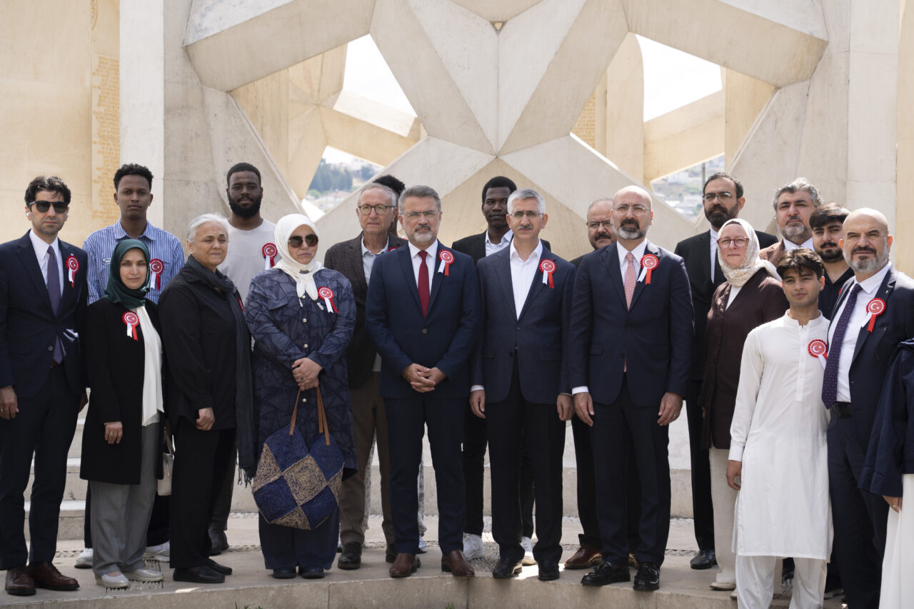 - Türkiye Maarif Vakfı Başkanı Mahmut Mustafa Özdil:
- "Türkiye Maarif