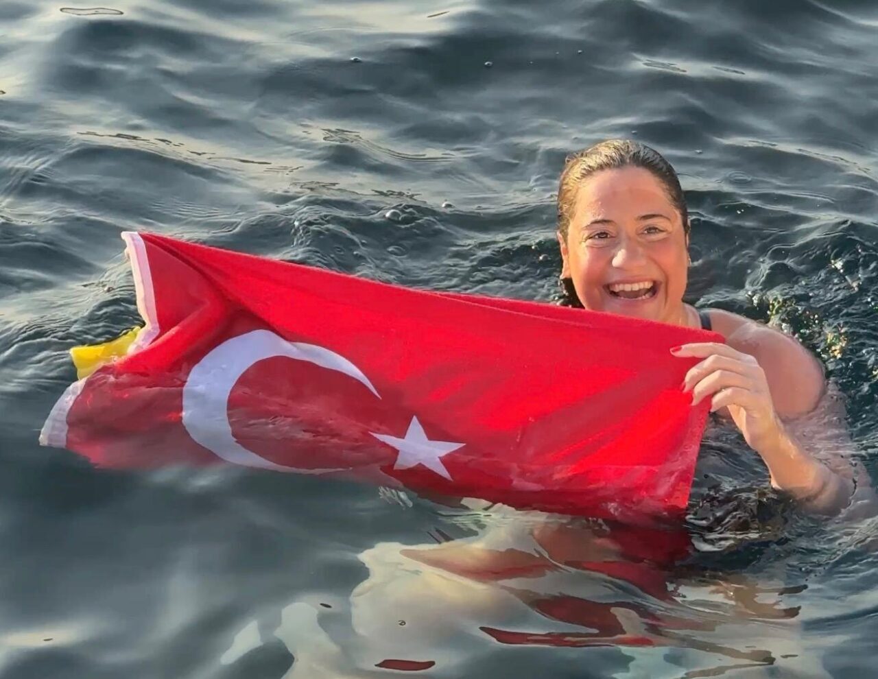 İZMİR (AA) – Açık su yüzücüsü 25 yaşındaki Aysu Türkoğlu,