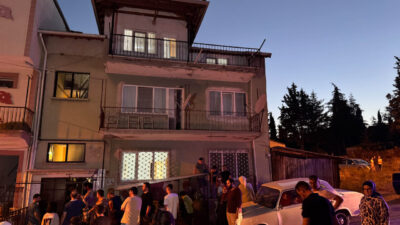 UŞAK (AA) – Uşak'ta dut toplamak için çıktığı iki katlı