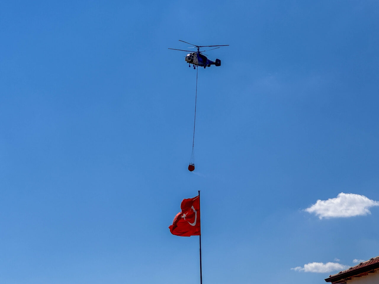 UŞAK (AA) – Uşak'ın Eşme ilçesinde otluk alanda başlayıp makilik