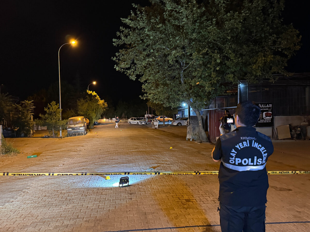 UŞAK (AA) – Uşak'ın Sivaslı ilçesinde esnaf arasındaki silahlı kavgada