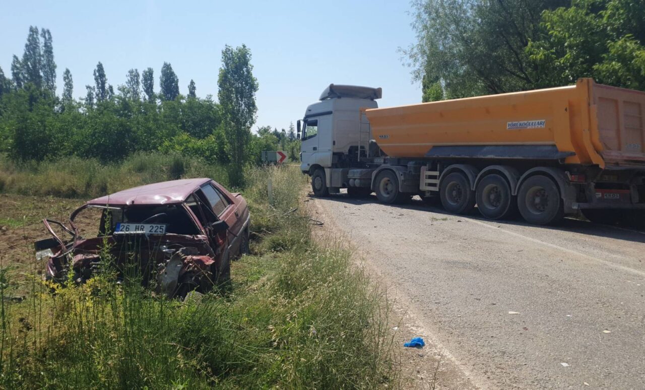 UŞAK (AA) – Uşak'ın Banaz ilçesinde tırla çarpışan otomobilin sürücüsü