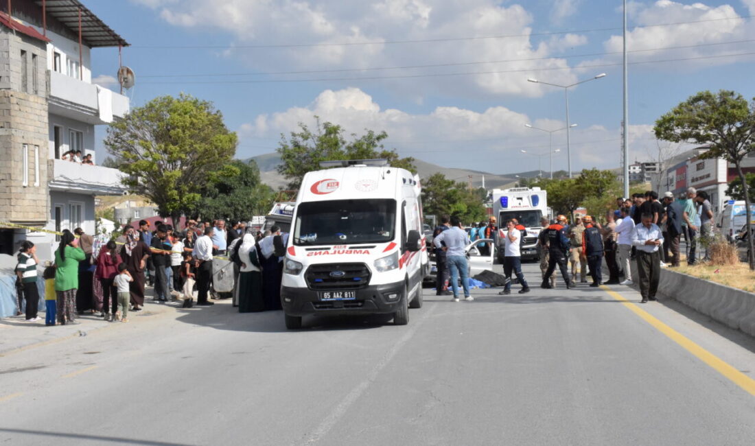 VAN (AA) – Van'ın İpekyolu ilçesinde kamyonete çarpan otomobildeki 1