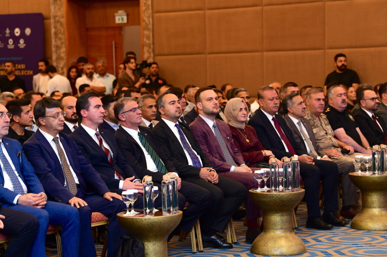 - Çevre, Şehircilik ve İklim Değişikliği Bakan Yardımcısı Burak Demiralp:
-