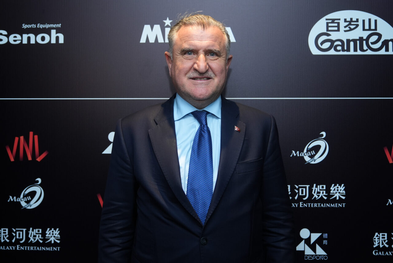 - Gençlik ve Spor Bakanı Osman Aşkın Bak:
"Spora yapılan büyük