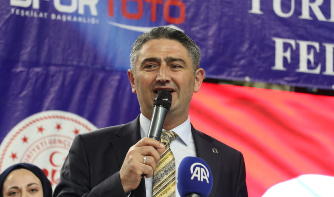 - Türkiye Halter Federasyon Başkanı Talat Ünlü:
- "Spor sadece başarıyla