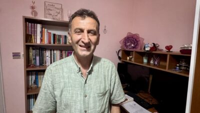 - Trabzon'da yaşayan 63 yaşındaki Hayrettin Üçüncü, YKS'ye hazırlanan torunu