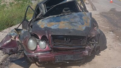 YOZGAT (AA) – Yozgat'ın Aydıncık ilçesinde devrilen otomobilin alev alması