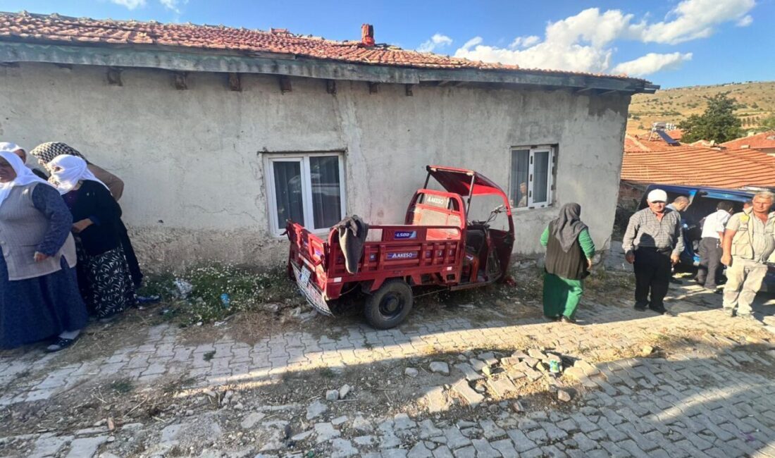 YOZGAT (AA) – Yozgat'ın Aydıncık ilçesinde duvara çarpan üç tekerlekli